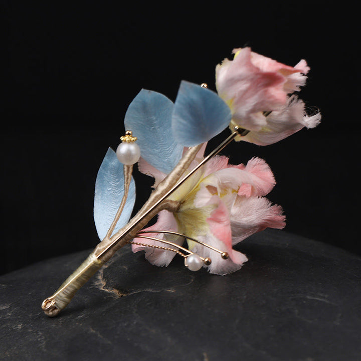 Buddha Stones Handgefertigte Seidenbrosche mit rosa Irisblume als Schutzmotiv - image 3