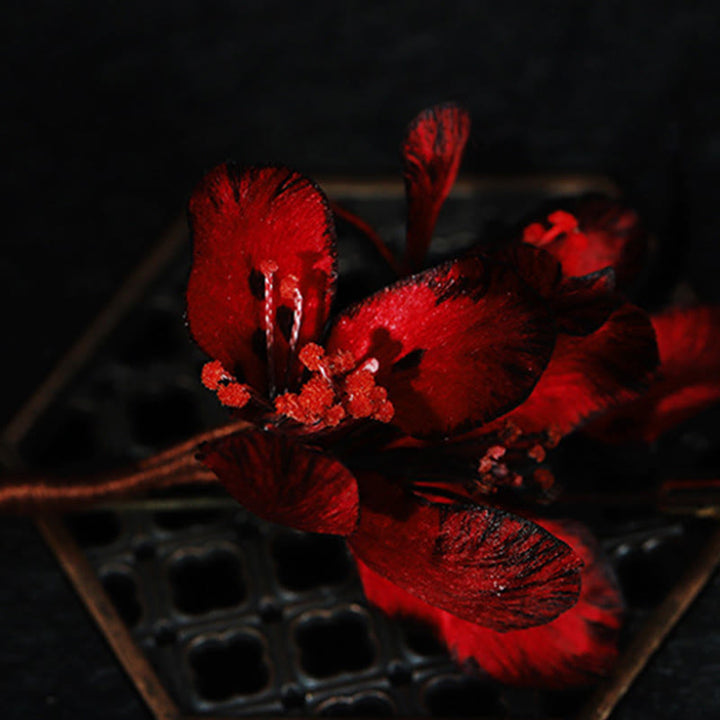 Buddha Stones Handgefertigte Seidenbrosche mit Alpenveilchen-Motiv (Cyclamen persicum) als Segenssymbol - image 2