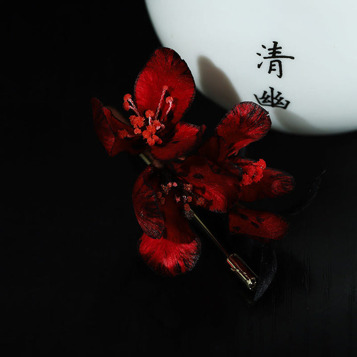 Buddha Stones Handgefertigte Seidenbrosche mit Alpenveilchen-Motiv (Cyclamen persicum) als Segenssymbol - image 1