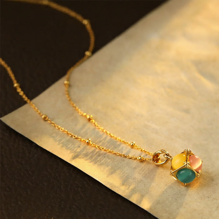 Buddha Stones Mehrfarbiger Katzenaugen-Einlege-Design-Würfel-Schutz-Halskettenanhänger - Buntes Katzenauge - image 0