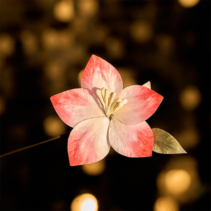Buddha Stones Handgefertigte Brosche aus Seidenkunst-Samt, rote fünfblättrige Blume - Fünfblättrige Blüte, ca. 7 cm - image 0