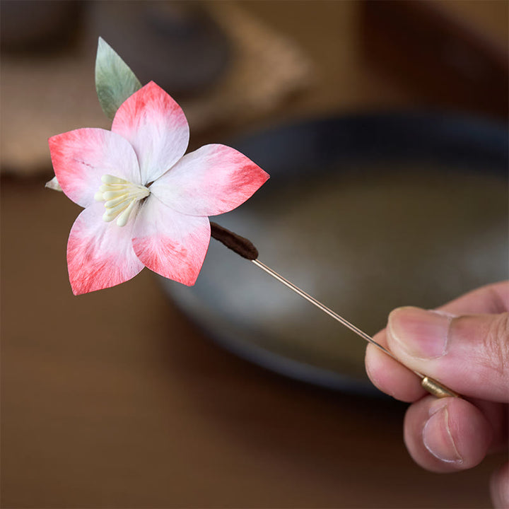 Buddha Stones Handgefertigte Brosche aus Seidenkunst-Samt, rote fünfblättrige Blume - image 2