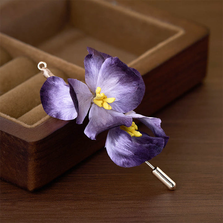 Buddha Stones Handgefertigte Brosche aus Seidenkunst-Samt mit hellvioletter Irisblüte - image 1