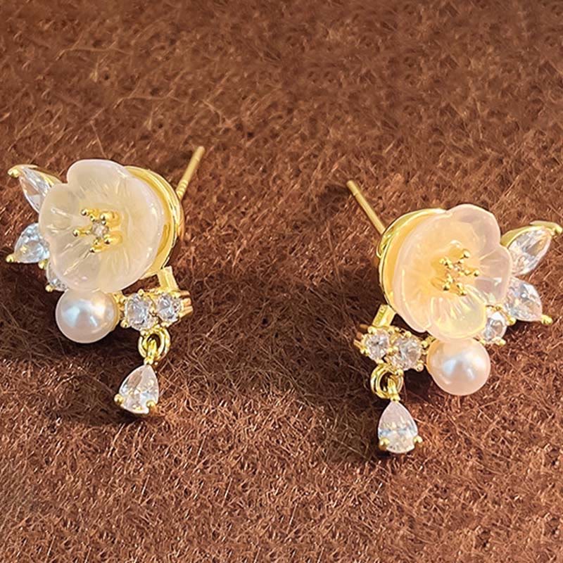 Buddha Stones Clip-Ohrstecker mit weißer Rose, Zirkonia und Kupferanhänger - image 1