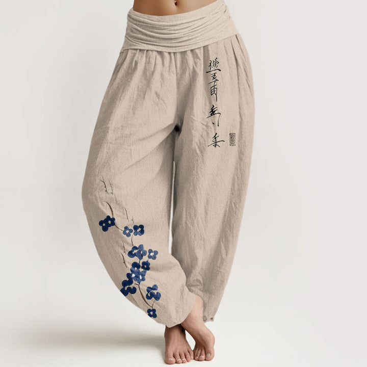 Buddha Stones Baumwoll-Haremshose mit Kalligrafiemuster und elastischem Bund, verziert mit Kalligrafie von Bosom. - Bräunen - US16, UK/AU20, EU48 (3XL) - image 0