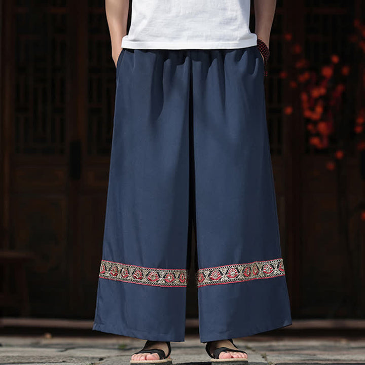 Buddha Stones Sommerliche Herren-Baumwollhose mit besticktem Saum, elastischem Bund, kurzem Schnitt, weitem Bein und Taschen - image 1