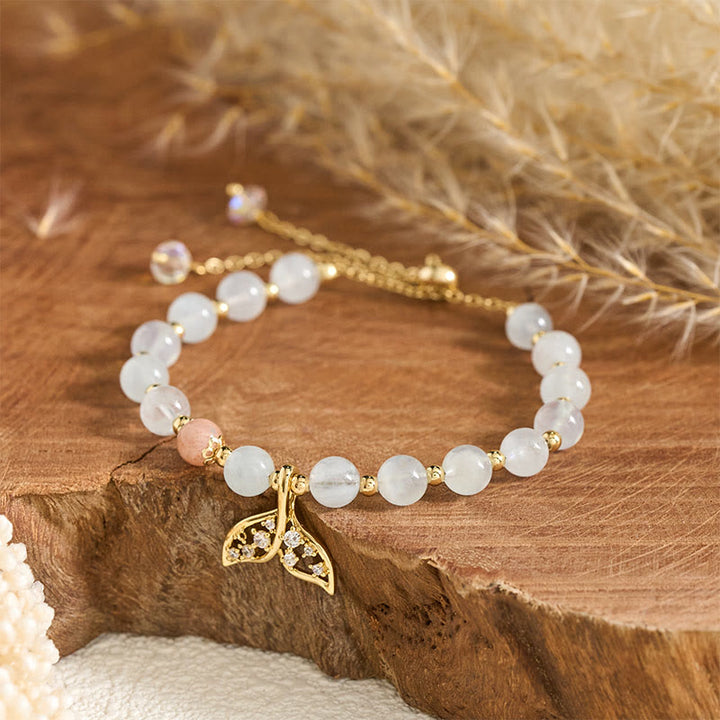 Buddha Stones Armband aus natürlichem Aquamarin und vergoldetem Kupfer mit Fischschwanzmotiv - Aquamarin (Handgelenkumfang: 14-15 cm) - image 0