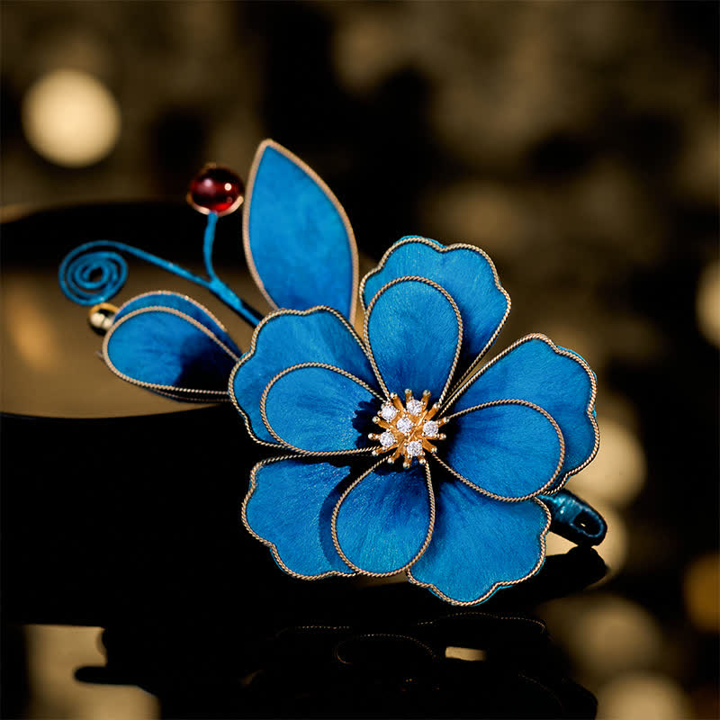 Buddha Stones Handgefertigte Brosche aus Seidenkunst-Samt mit hellblauer Blume - Hellblaue Blume, ca. 7,5 x 6 cm - image 0