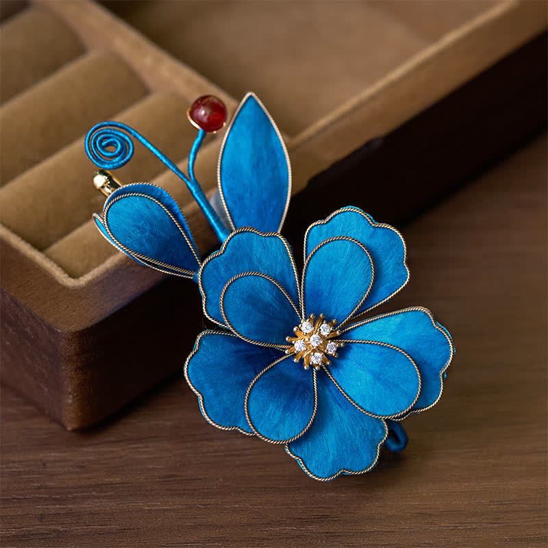 Buddha Stones Handgefertigte Brosche aus Seidenkunst-Samt mit hellblauer Blume - image 1
