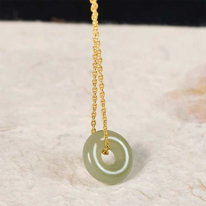 Buddha Stones Halskettenanhänger aus natürlichem grünem Jade mit Friedensschnalle – Symbol für Wohlstand - image 3