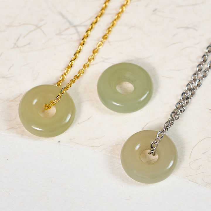 Buddha Stones Halskettenanhänger aus natürlichem grünem Jade mit Friedensschnalle – Symbol für Wohlstand - image 15