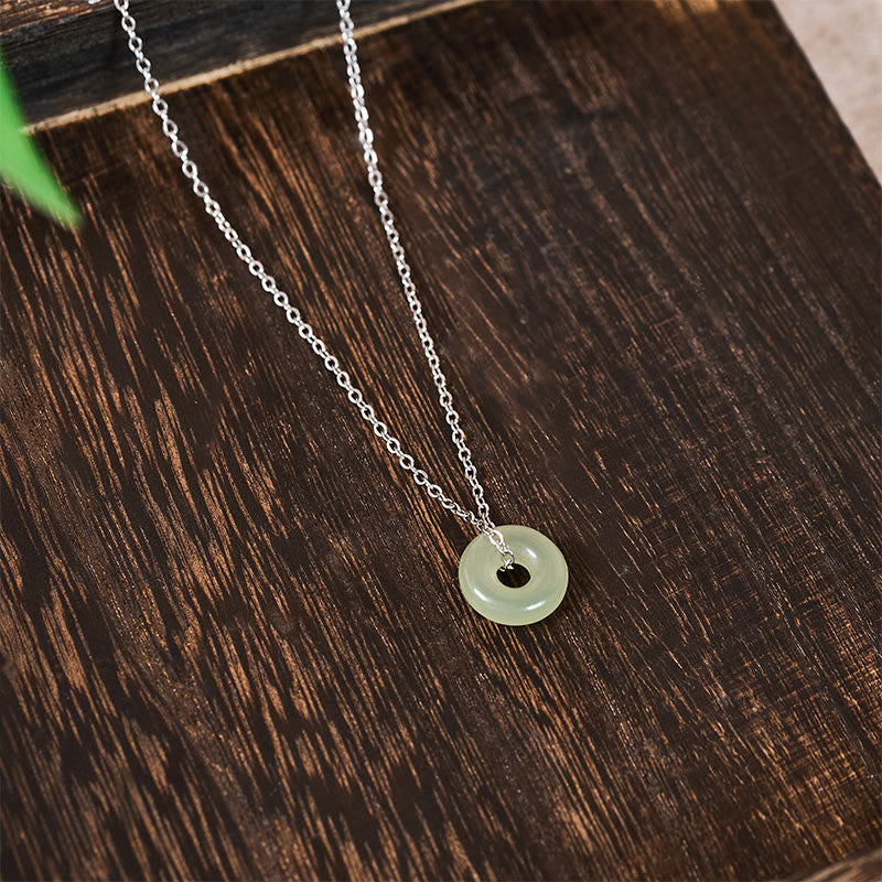 Buddha Stones Halskettenanhänger aus natürlichem grünem Jade mit Friedensschnalle – Symbol für Wohlstand - image 12