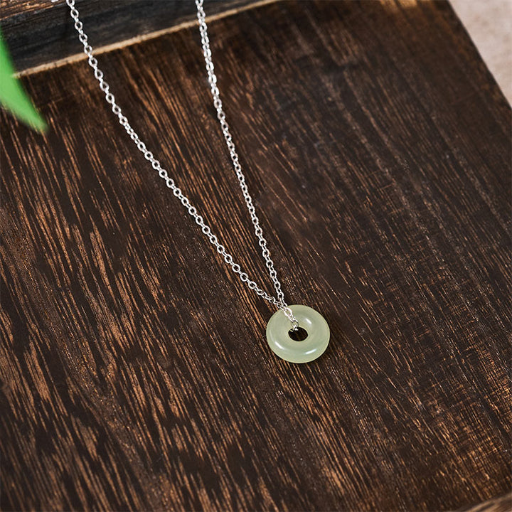 Buddha Stones Halskettenanhänger aus natürlichem grünem Jade mit Friedensschnalle – Symbol für Wohlstand - image 12