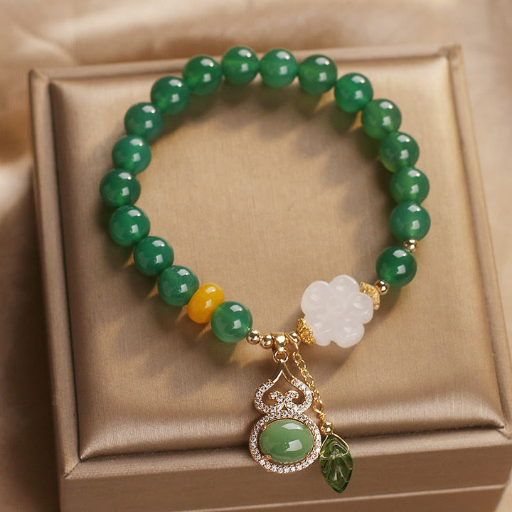 Buddha Stones Armband mit Anhängern aus grünem Achat und weißem Jade, verziert mit Blütenkürbisblättern - image 1