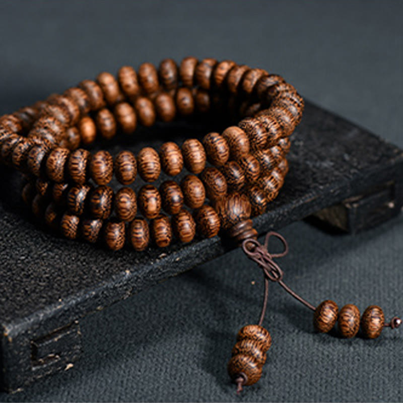 Buddha Stones Mala mit 108 strukturierten Holzperlen für ruhige Energie - 6*9mm*108 - image 0
