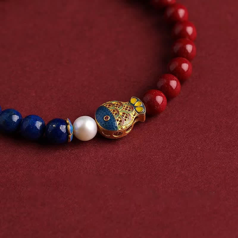 Buddha Stones Armband mit Zinnober-, Lapislazuli-, Koi-Fisch- und Ruyi-Wolkenanhänger - image 1