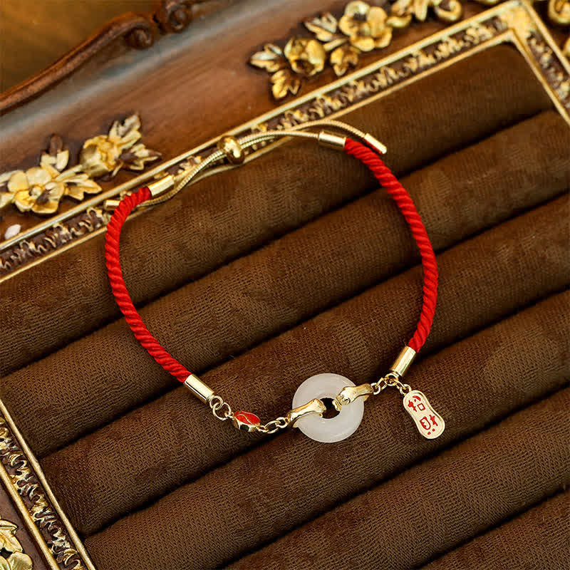 Buddha Stones Geflochtenes Segensarmband aus weißem Jade und rotem Faden mit Fu-Motiv - image 3