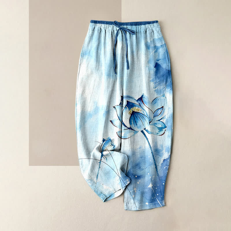 Buddha Stones Damenhose aus reiner Baumwolle mit Aquarell-Lotusmuster, elastischem Bund und Taschen - Hellblau - US16, UK/AU20, EU48 (3XL) - image 0