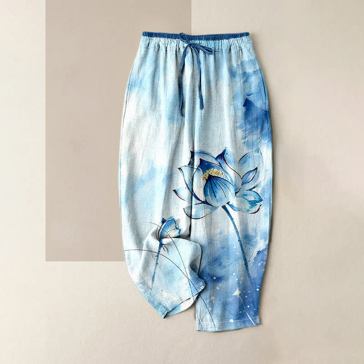 Buddha Stones Damenhose aus reiner Baumwolle mit Aquarell-Lotusmuster, elastischem Bund und Taschen - Hellblau - US16, UK/AU20, EU48 (3XL) - image 0