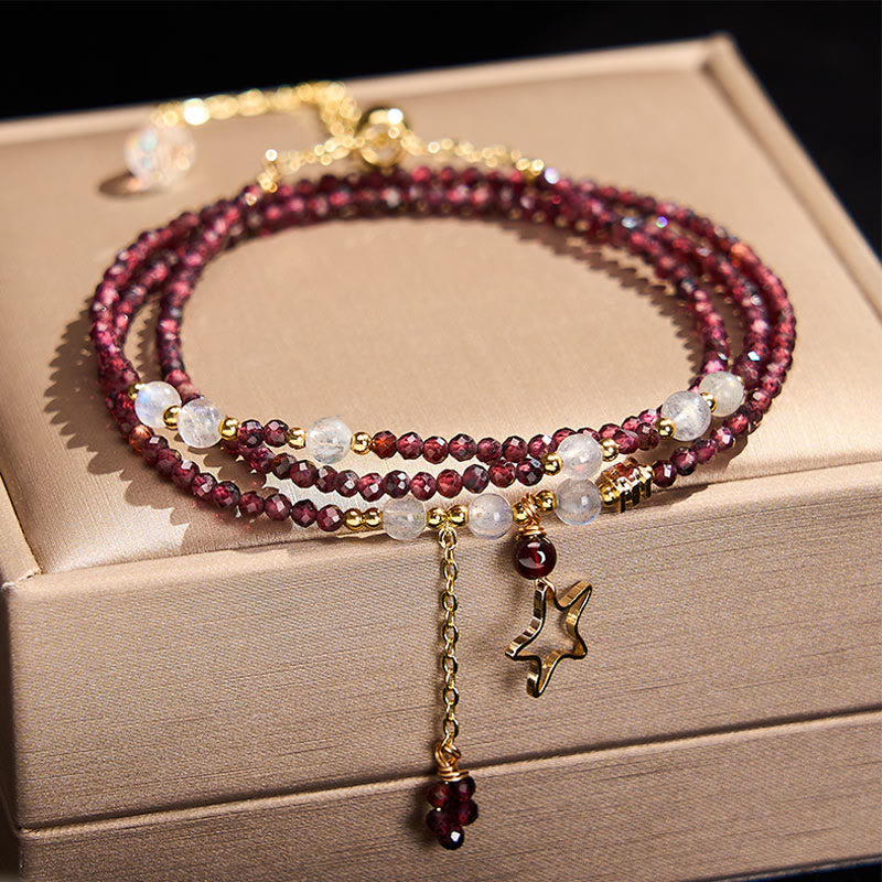 Buddha Stones Dreifach gewickeltes Armband mit natürlichen Granatsternen - Granat (Handgelenkumfang: 14–15 cm) - image 0
