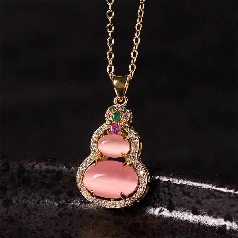 Buddha Stones Halskettenanhänger aus rosa Chalcedon-Kürbis mit Optimismus-Motiv - Rosa Chalcedon - image 0