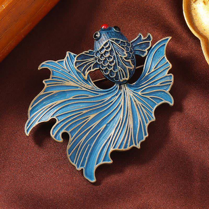 Buddha Stones Cloisonné-Emaille elegante blaue Koi-Fisch-Brosche - Blauer Goldfisch 4 x 5,5 cm - image 0