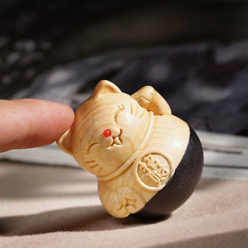 Buddha Stones Mini-Glückskatze aus Ebenholz (Buche), geschnitzt, 4,7 x 4 cm, soll Reichtum anziehen und als Schutzdekoration dienen. - 4,7 x 4 cm (Farbe und Größe können variieren) - image 0