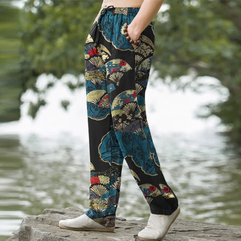 Buddha Stones Herrenhose aus Baumwolle mit orientalischem Faltfächer- und Blumenmuster, schmal zulaufend und mit Taschen - image 1