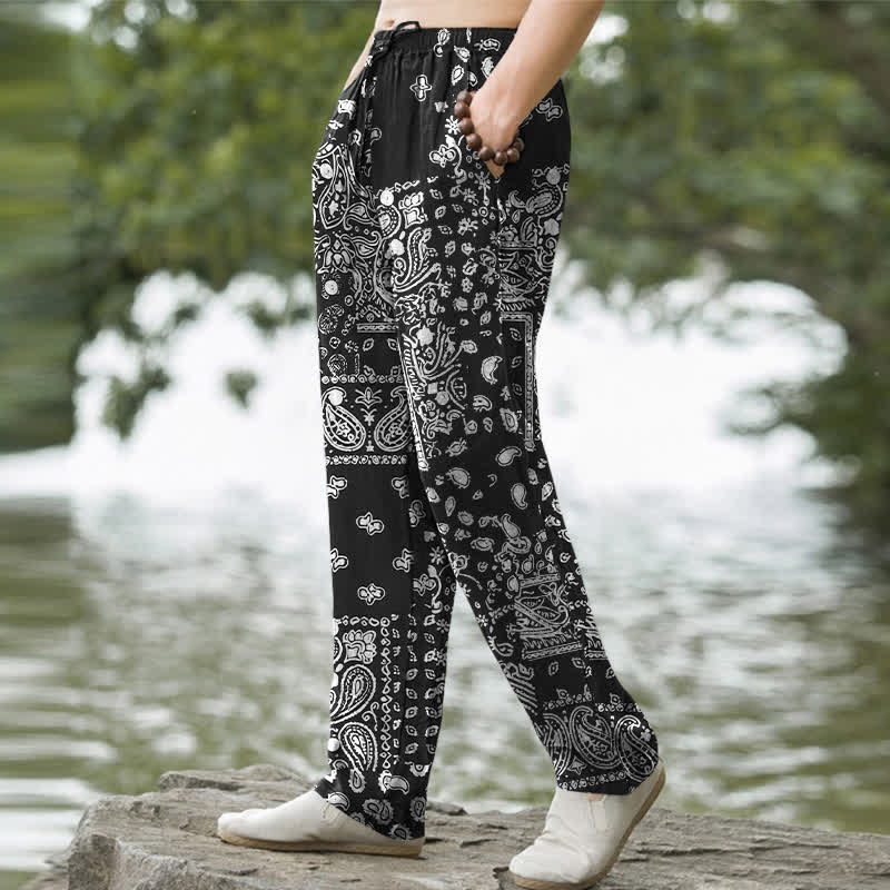 Buddha Stones Herrenhose aus Baumwolle mit schwarz-weißem Paisley-Patchworkmuster, schmal zulaufend und mit Taschen - image 1
