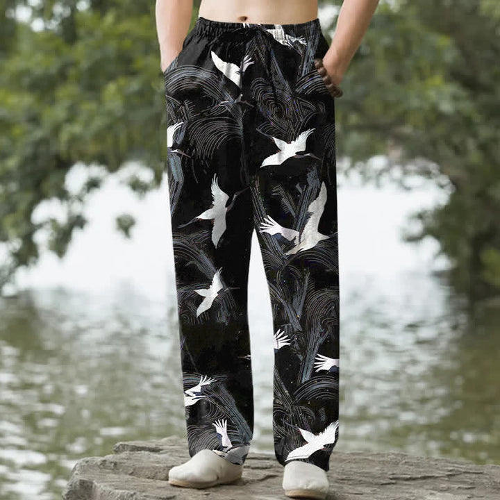 Buddha Stones Weiße, schmal zulaufende Herrenhose aus Baumwolle mit Kranich-Tintenmuster und Taschen - Schwarz - US/ UK/AU50, EU60 (5XL) - image 0