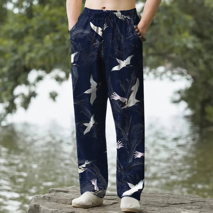 Buddha Stones Weiße, schmal zulaufende Herrenhose aus Baumwolle mit Kranich-Tintenmuster und Taschen - Marine - US/ UK/AU50, EU60 (5XL) - image 4