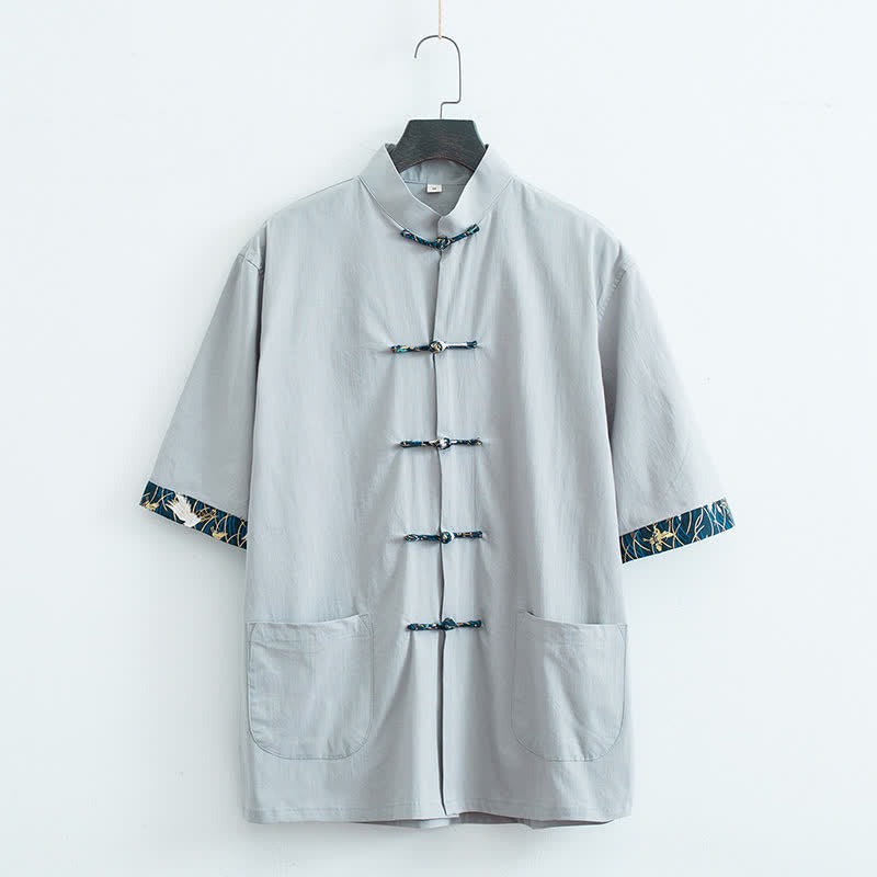 Buddha Stones Sommerliches Herrenhemd im Tang-Stil mit Stehkragen, Froschknopfleiste und kurzen Ärmeln sowie Taschen - Hellgrau - US/ UK/AU44, EU54 (4XL) - image 2