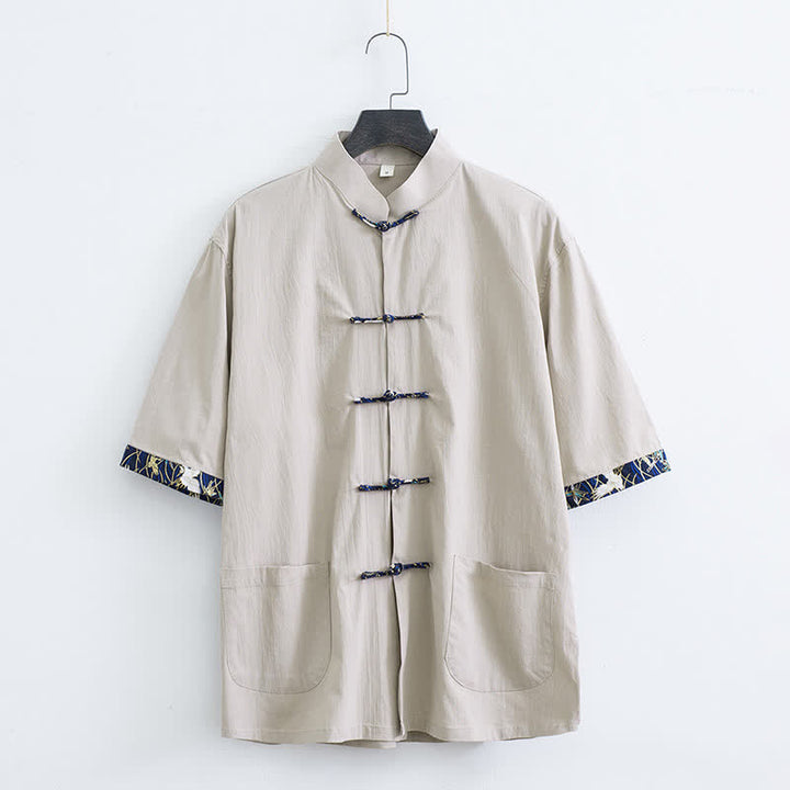 Buddha Stones Sommerliches Herrenhemd im Tang-Stil mit Stehkragen, Froschknopfleiste und kurzen Ärmeln sowie Taschen - Beige - US/ UK/AU44, EU54 (4XL) - image 0