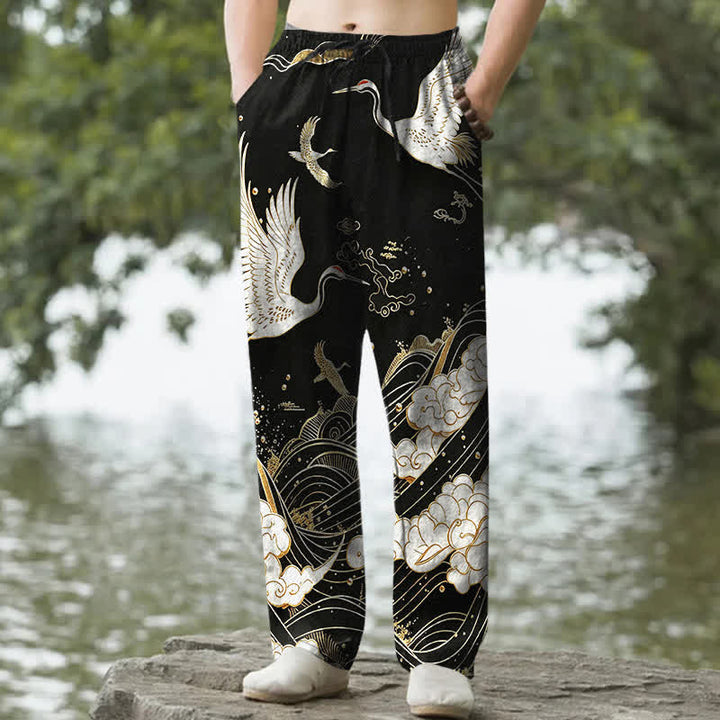 Buddha Stones Weiße, schmal zulaufende Herrenhose aus Baumwolle mit Kranich-Wellenmuster und Taschen - Schwarz - US/ UK/AU50, EU60 (5XL) - image 0