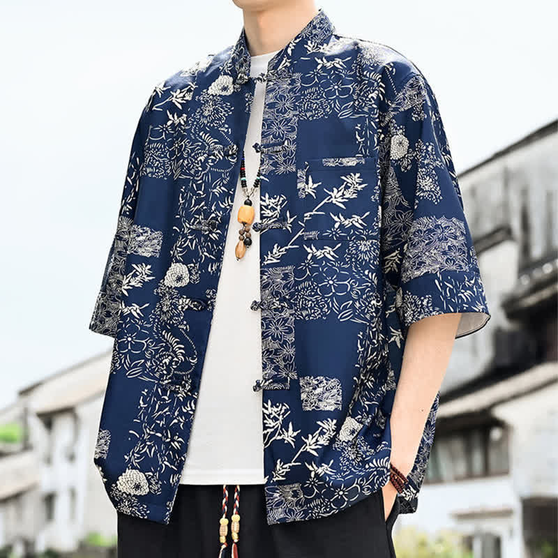 Buddha Stones Sommerliches Herrenhemd im Tang-Stil mit Froschknopfverschluss, Blumenmuster, Schmetterlingsprint, Ellbogenlänge und Brusttasche. - Mitternachtsblau - US/ UK/AU46, EU56 (5XL) - image 6