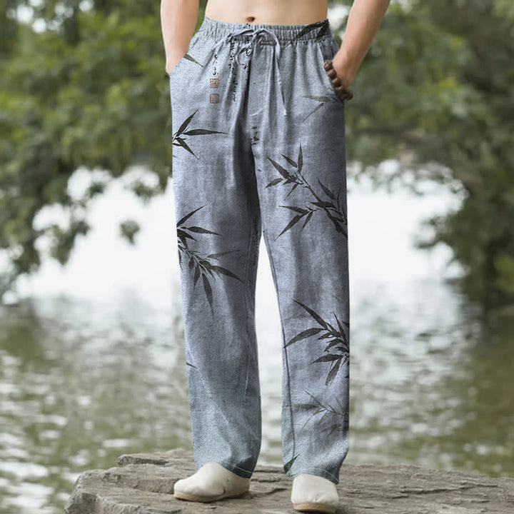 Buddha Stones Herrenhose mit schmal zulaufendem Schnitt und Taschen, bedruckt mit Bambusblattmuster aus Baumwolle - Hellblau - US/ UK/AU50, EU60 (5XL) - image 8
