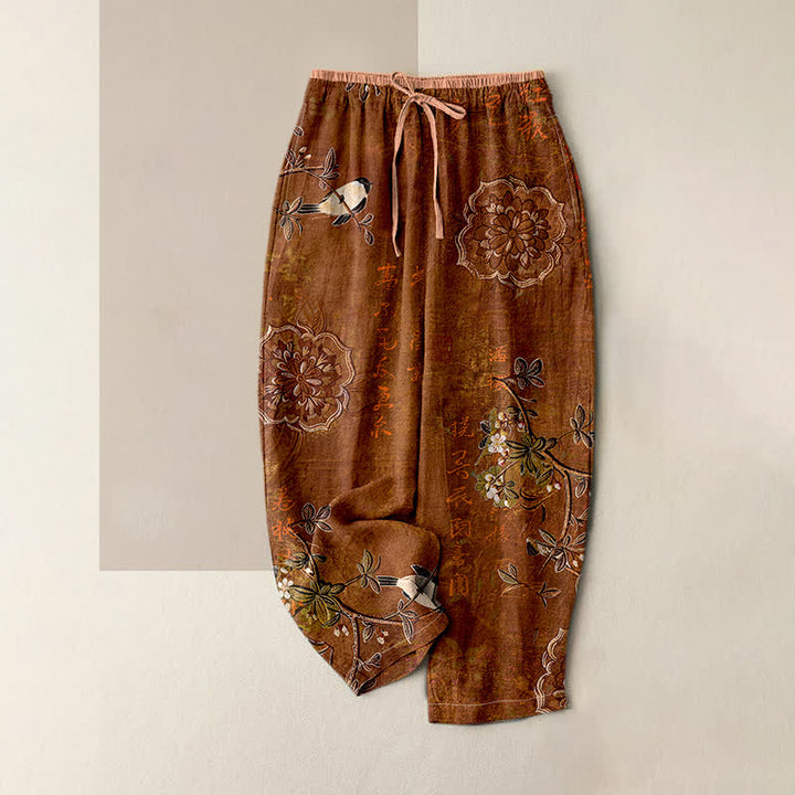 Buddha Stones Damenhose aus reiner Baumwolle mit böhmischem Blumen- und Vogelmuster, elastischem Bund und Taschen - Sattelbraun - US16, UK/AU20, EU48 (3XL) - image 0