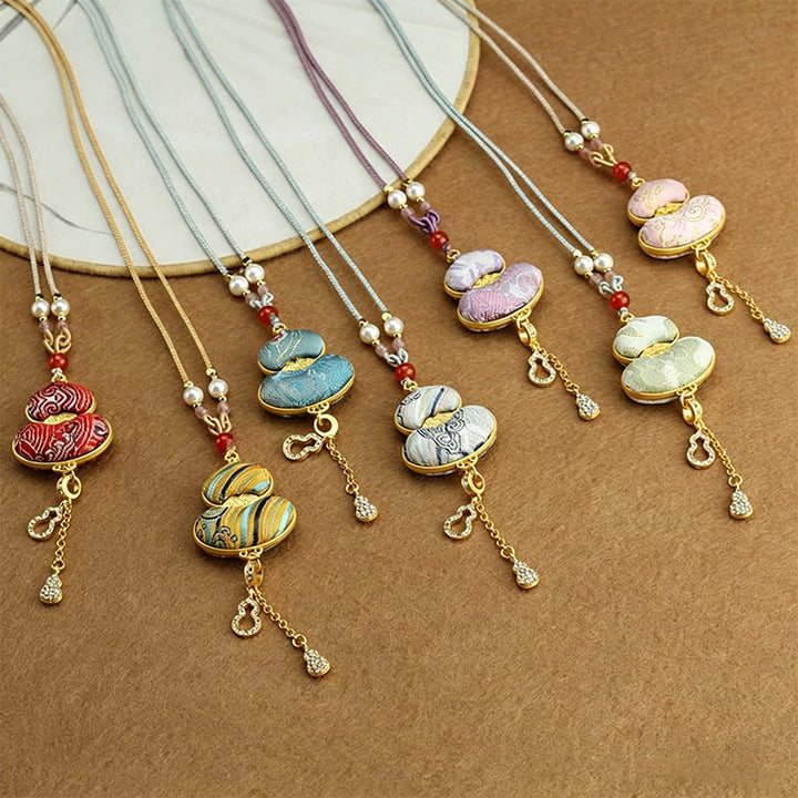 Buddha Stones Elegante Halskette aus Brokatkürbis mit Songmotiv - image 0