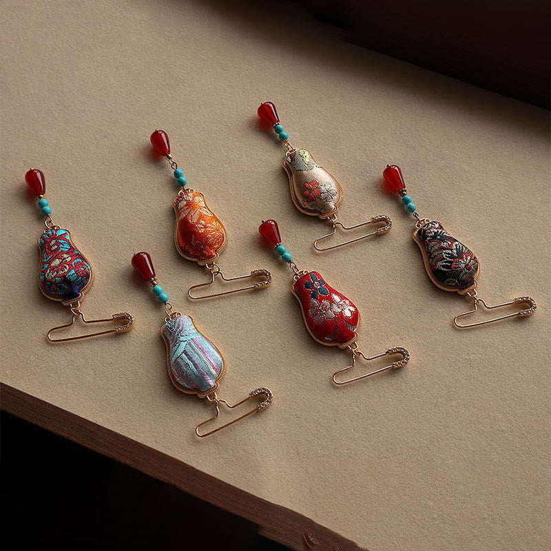 Buddha Stones Elegante Brosche im Brokatvasen-Design - image 12