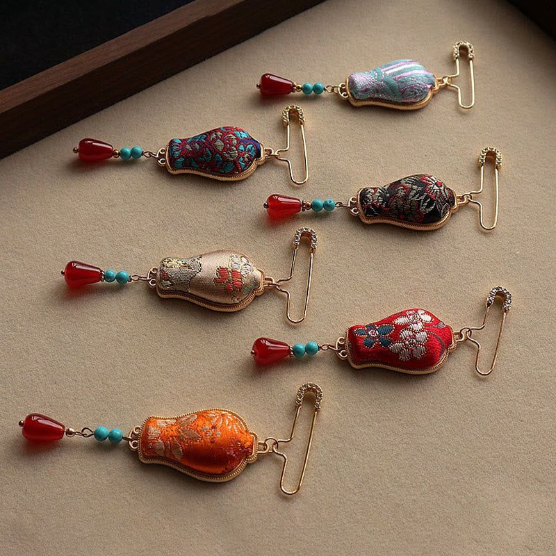 Buddha Stones Elegante Brosche im Brokatvasen-Design - image 11