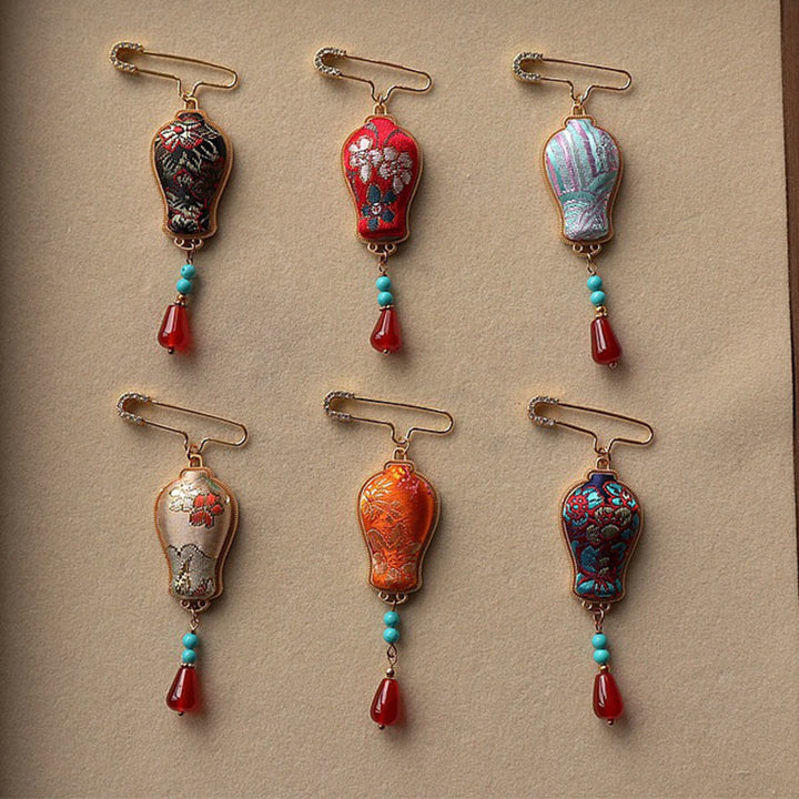 Buddha Stones Elegante Brosche im Brokatvasen-Design - image 10