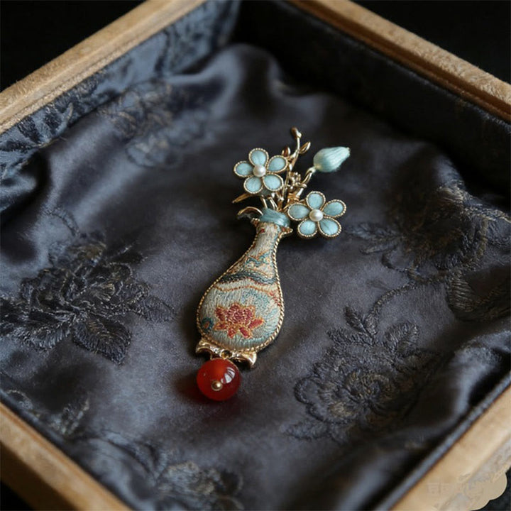 Buddha Stones Elegante Brosche mit Brokatblumenvase-Design - image 0