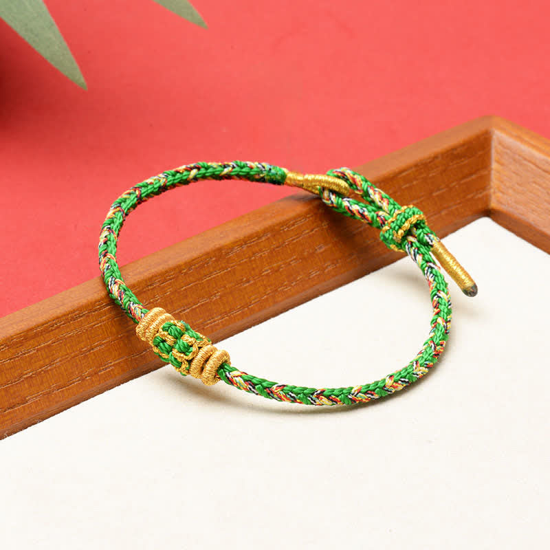 Buddha Stones Fünffarbiges, handgewebtes Armband mit grünen Amuletten und Pflaumenblütenmotiven zum Schutz, verstellbar - Grün - Kein Zubehör - image 8