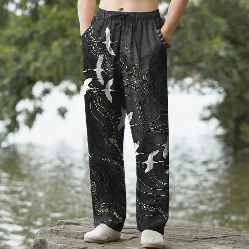 Buddha Stones Weiße, schmal zulaufende Herrenhose aus Baumwolle mit Kranich-Wellenmuster und Taschen - Schwarz - US/ UK/AU50, EU60 (5XL) - image 0