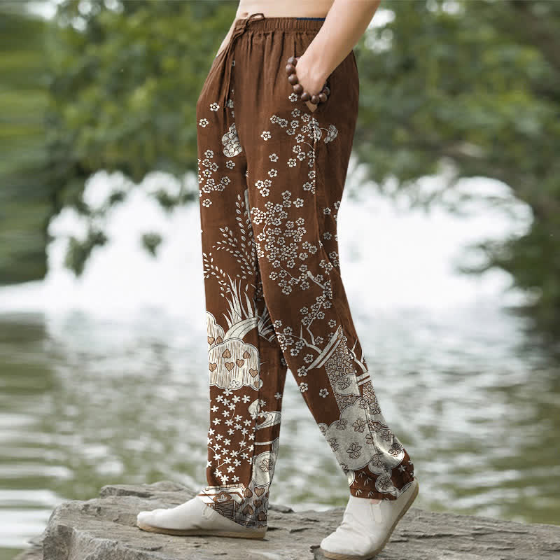 Buddha Stones Weiße, schmal zulaufende Herrenhose aus Baumwolle mit floralem Wolkenmuster und Taschen - image 5