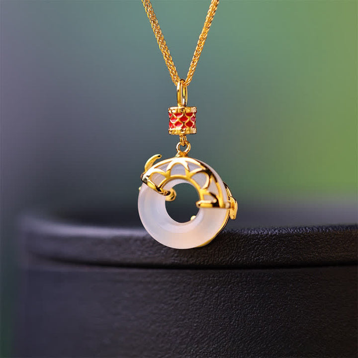 Buddha Stones Runde Halskette mit weißer Chalcedon-Koi-Fisch-Friedensschnalle - image 2