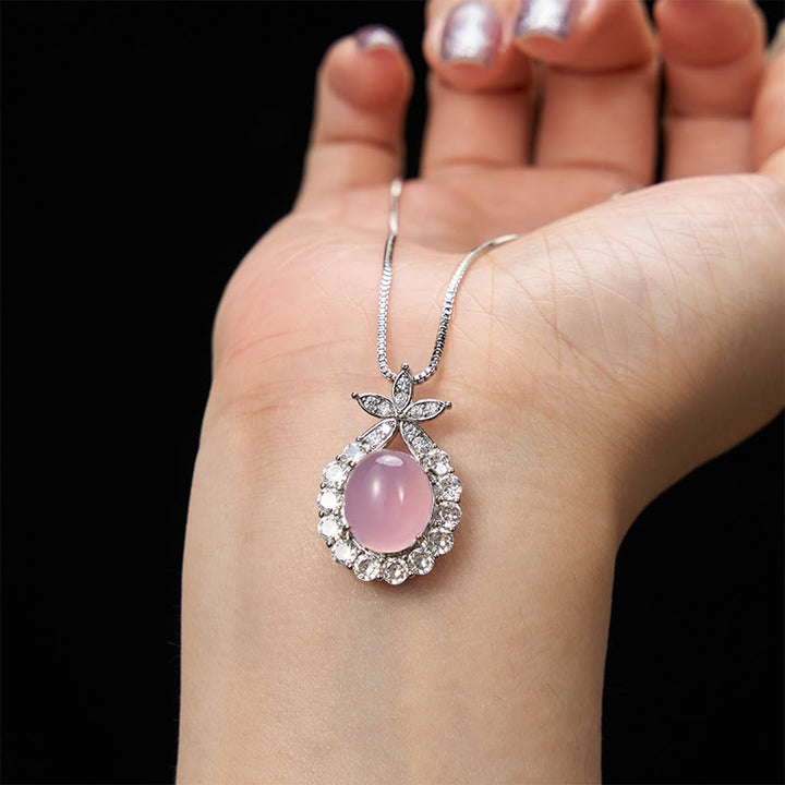 Buddha Stones Halskette aus natürlichem grünem und rosa Chalcedon mit Blumenmotiv – Symbol der Tapferkeit - image 8