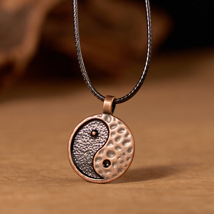 Buddha Stones Vintage Yin Yang Halskettenanhänger aus Legierung und Leder - Yin Yang - image 0