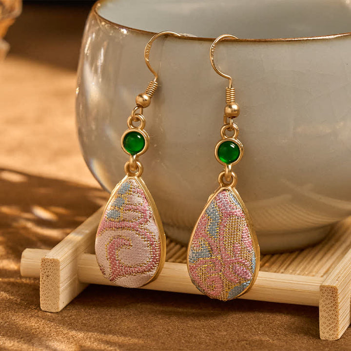Buddha Stones Handgefertigte Ohrringe aus Seide mit farbenfrohen Mustern und tropfenförmigem Design. - image 2