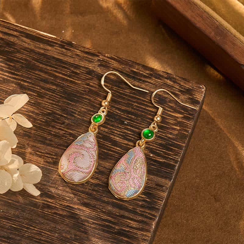 Buddha Stones Handgefertigte Ohrringe aus Seide mit farbenfrohen Mustern und tropfenförmigem Design. - image 1